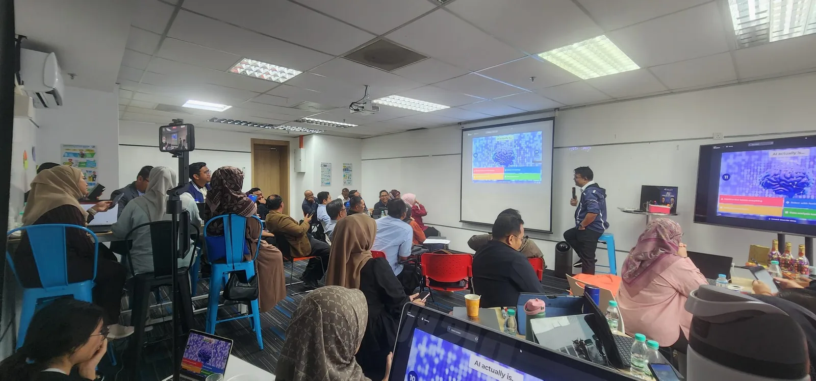 A full class at work in the training room